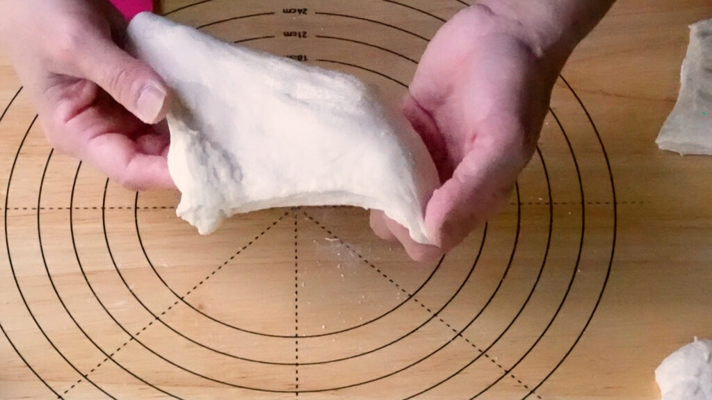 生地を広げる