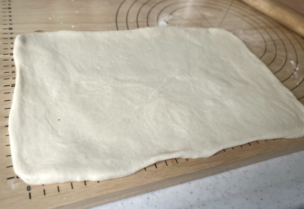 18×30㎝くらいの長方形に伸ばす